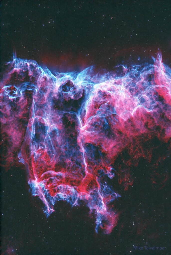 عکس روز ناسا: NGC 6995، سحابی خفاش_تمشک 1 NGC 6995، که بهطور غیر رسمی بهعنوان سحابی خفاش شناخته میشود، تنها 1/2 درجه، تقریباً به اندازه ظاهری ماه، گستره دارد.